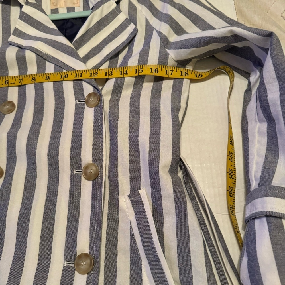 Women’s alter’d state double breasted tie waist trench coat size small. Like new - Picture 7 of 7